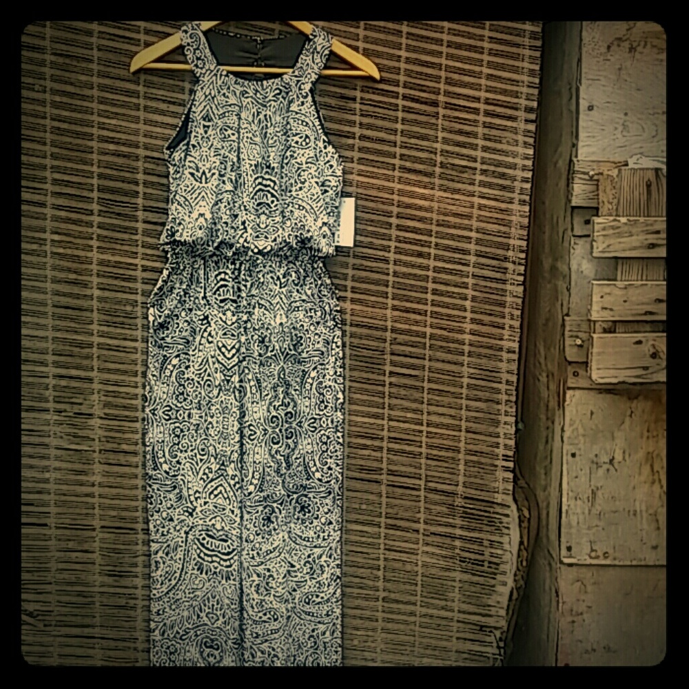 Black and white patterned Jumpsuit with pockets!